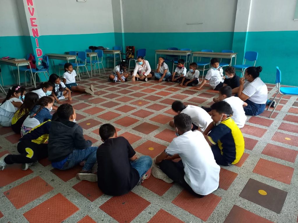 Descubriendo hilos de paz en el universo del juego